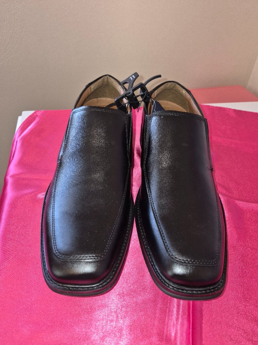 NWT Men's George Dominic Loafer.